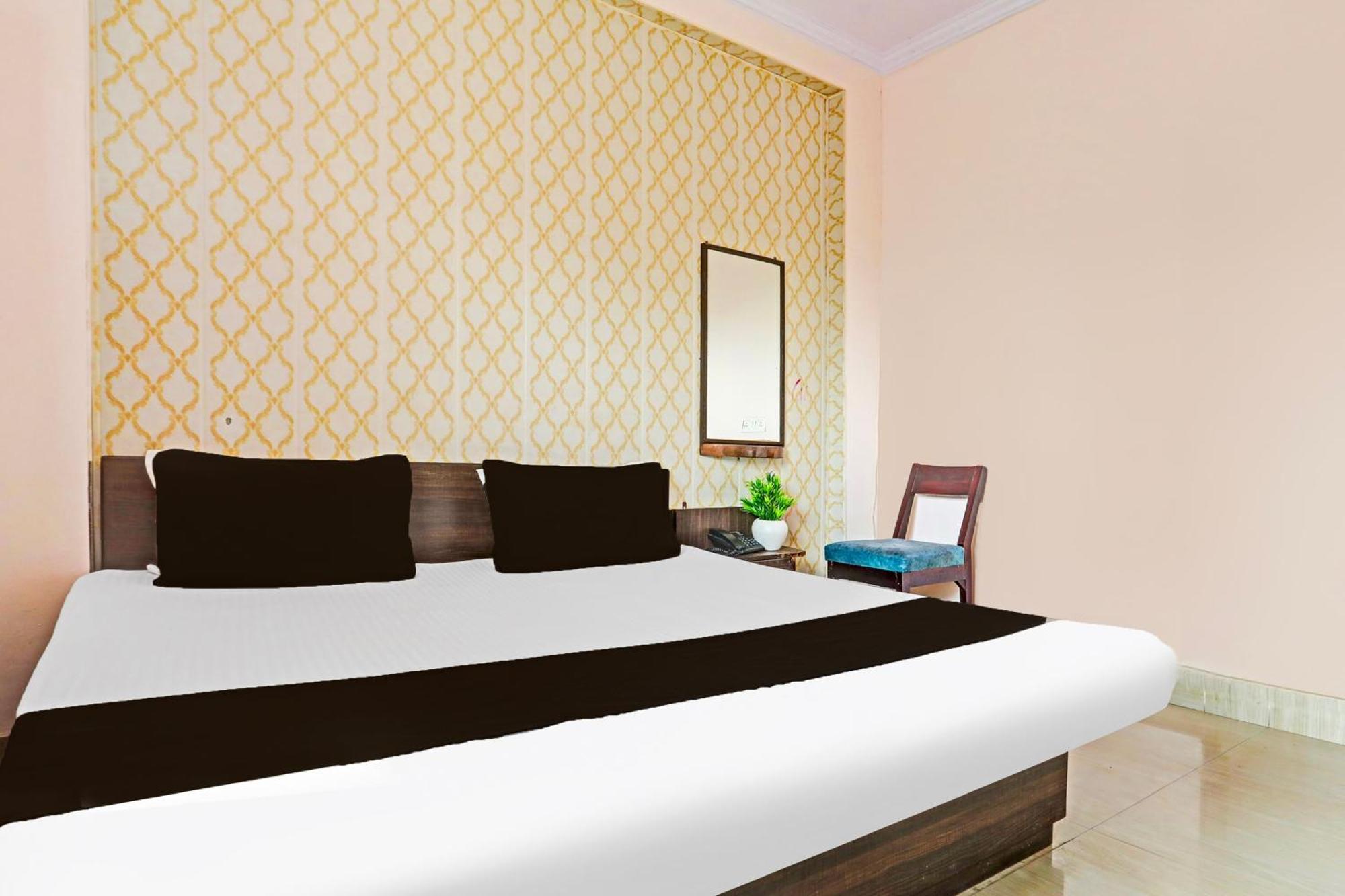 Hotel O Arvi Guest House Varanasi Exterior photo