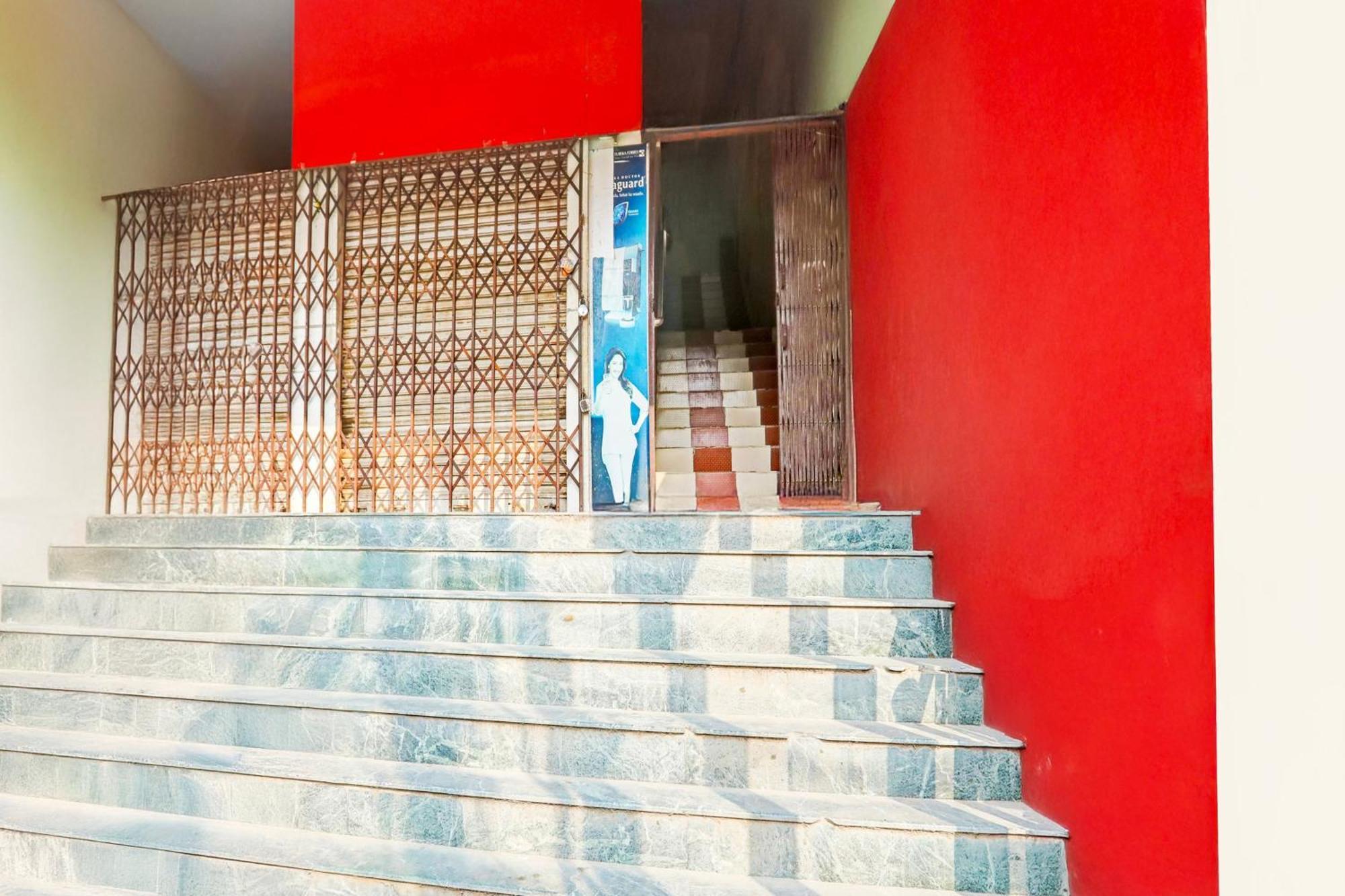 Hotel O Arvi Guest House Varanasi Exterior photo
