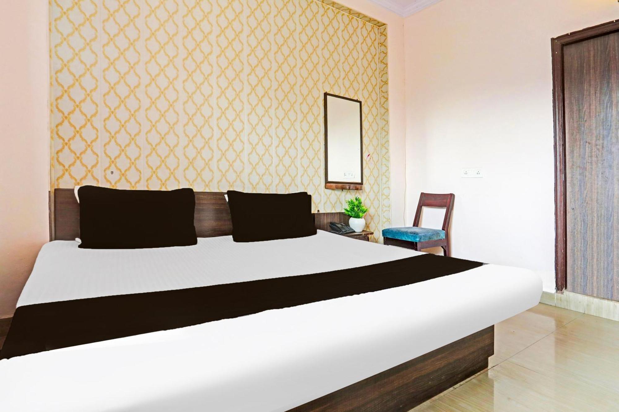 Hotel O Arvi Guest House Varanasi Exterior photo